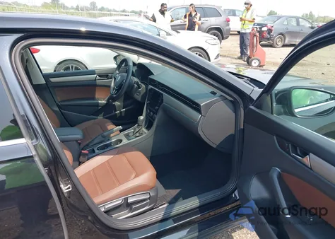 2022 Volkswagen Passat 2.0T Se z USA, uszkodzony, nr VIN 1VWSA7A35NC003504